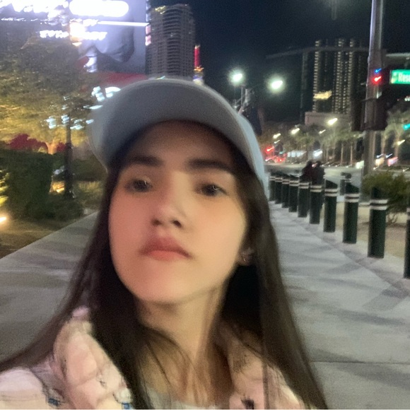 Meet your Posher, Ari - Picture 1 of 1